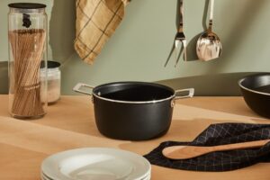 Kookpan Pots and pans zwart 20 cm zonder deksel antikleef - Alessi